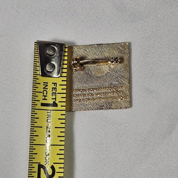 Vintage 1982 LA's the Place Travel Souvenir Lapel Pin Los Angeles California - Picture 4 of 5